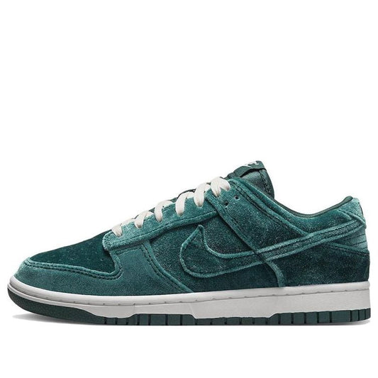 (WMNS) Nike Dunk Low 'Green Velvet'  DZ5224-300 Classic Sneakers